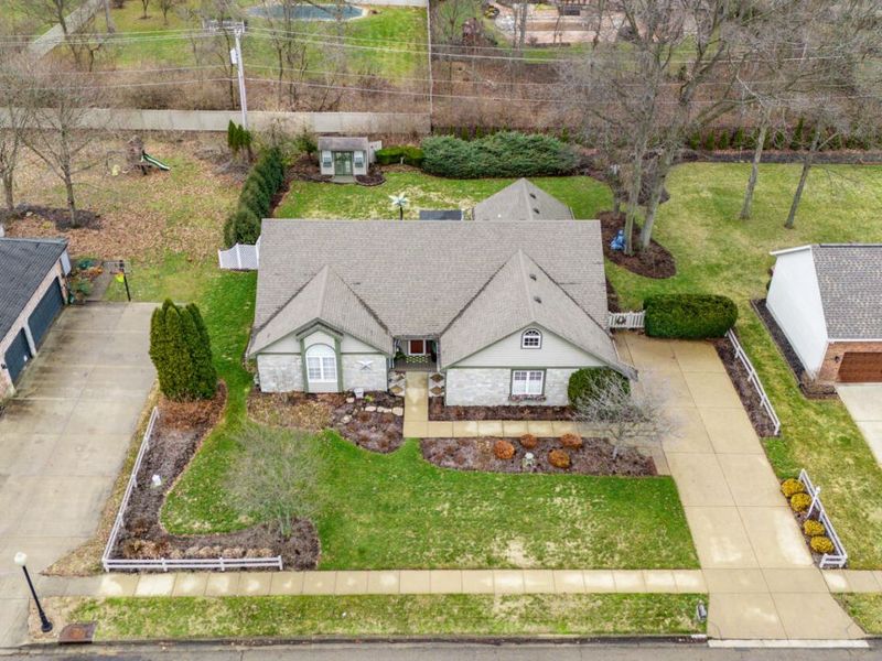 735 Chaucer Lane, Tipp City, OH 45371 Photo 3