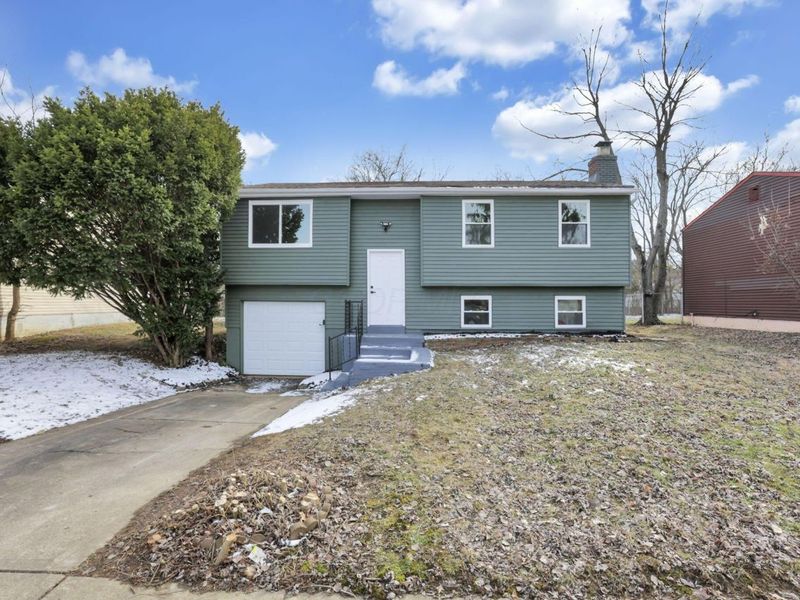 3745 Wynds Drive, Columbus, OH 43232 Photo 2