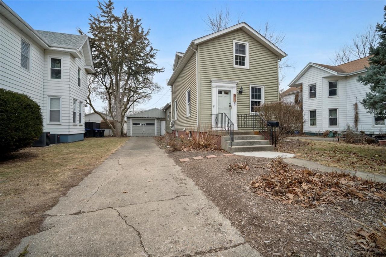 511 E Chestnut Street, Bloomington, IL 61701 Main Photo