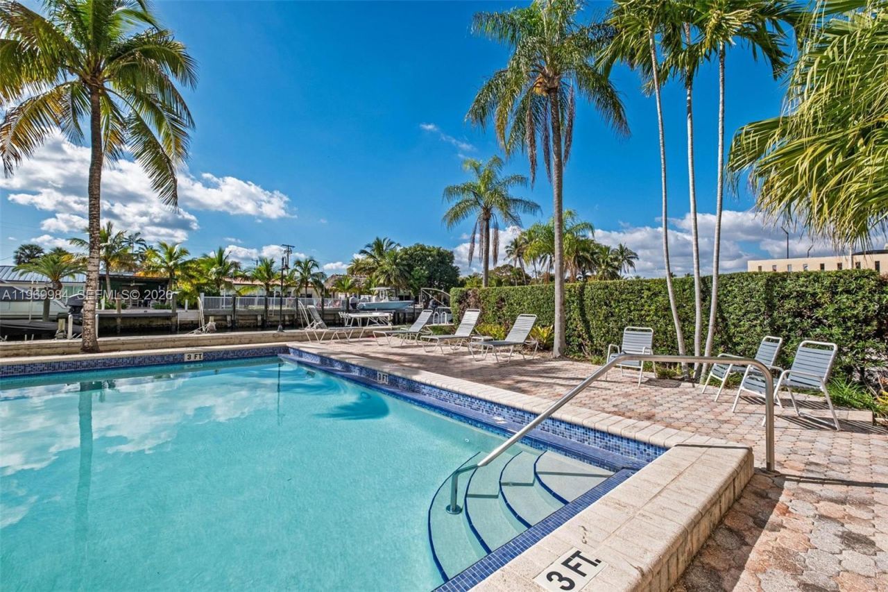 2350 NE 135th St , Unit 811, North Miami, FL 33181 Photo