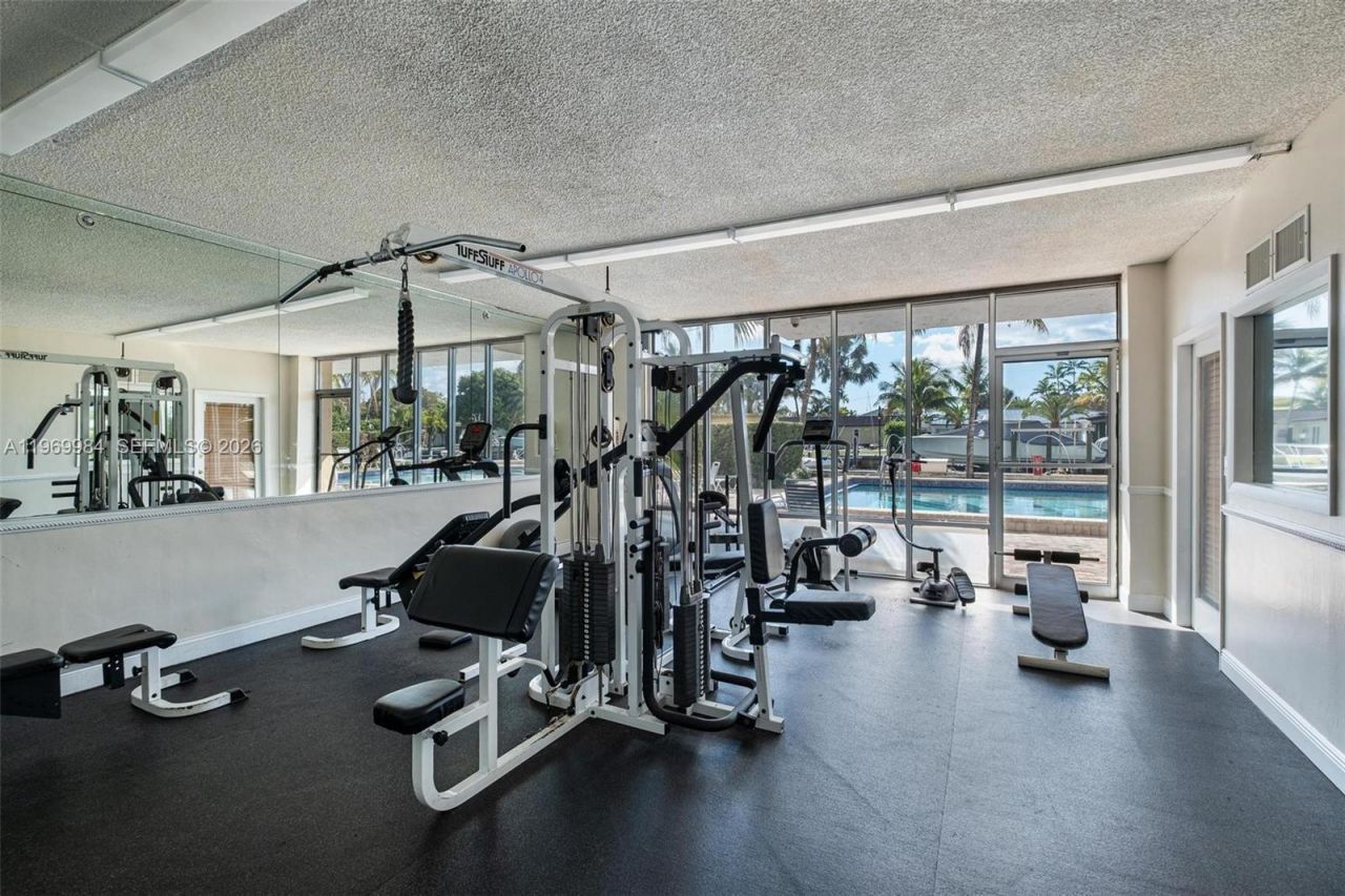 2350 NE 135th St , Unit 811, North Miami, FL 33181 Photo