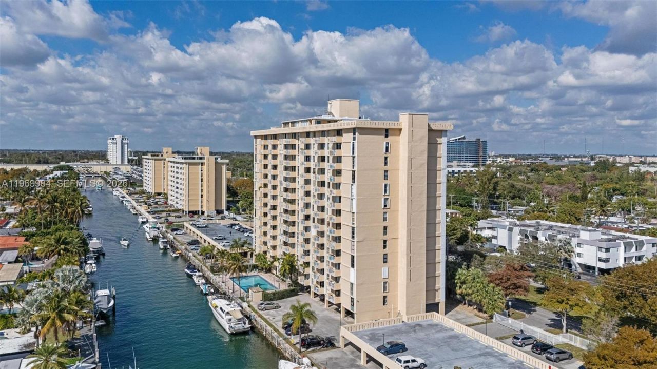 2350 NE 135th St , Unit 811, North Miami, FL 33181 Photo