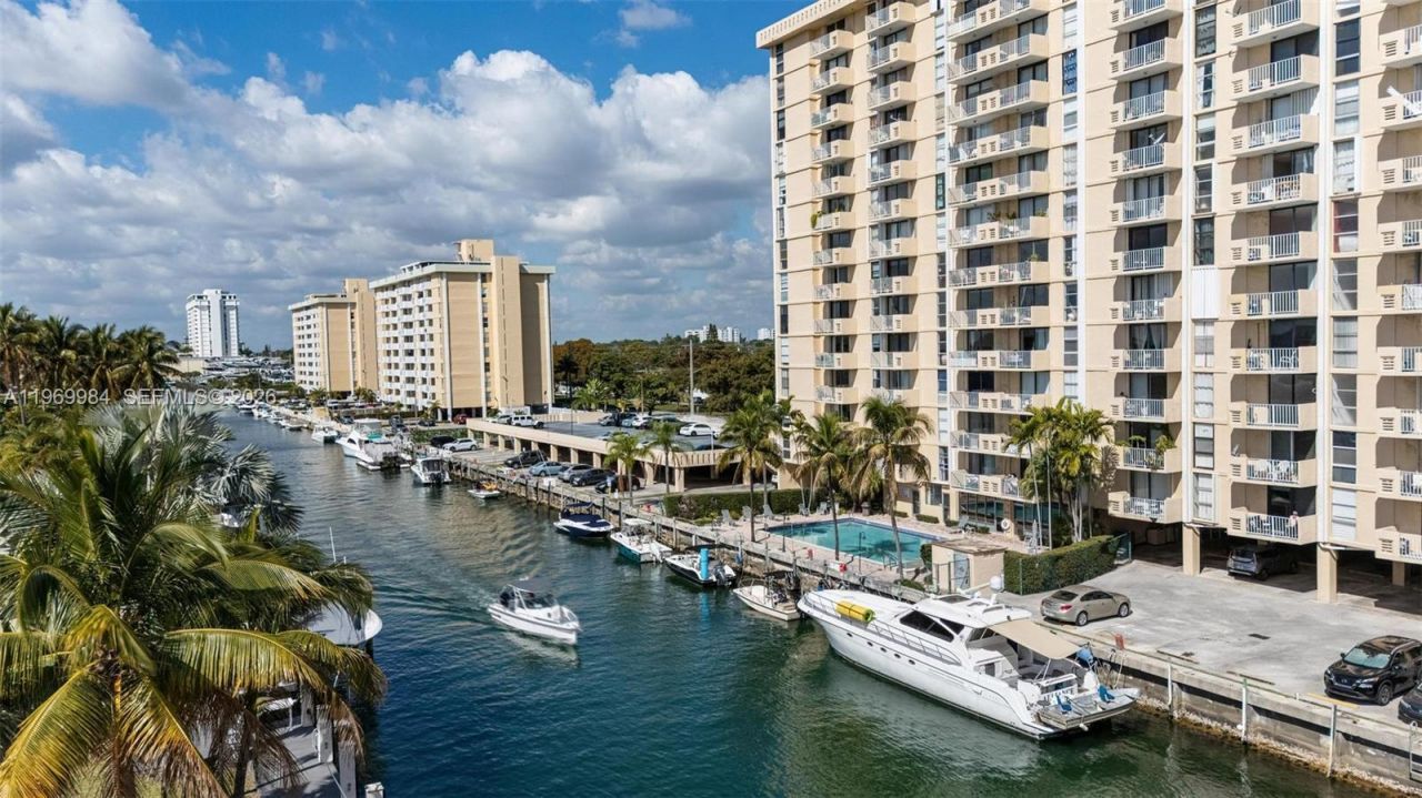 2350 NE 135th St , Unit 811, North Miami, FL 33181 Photo