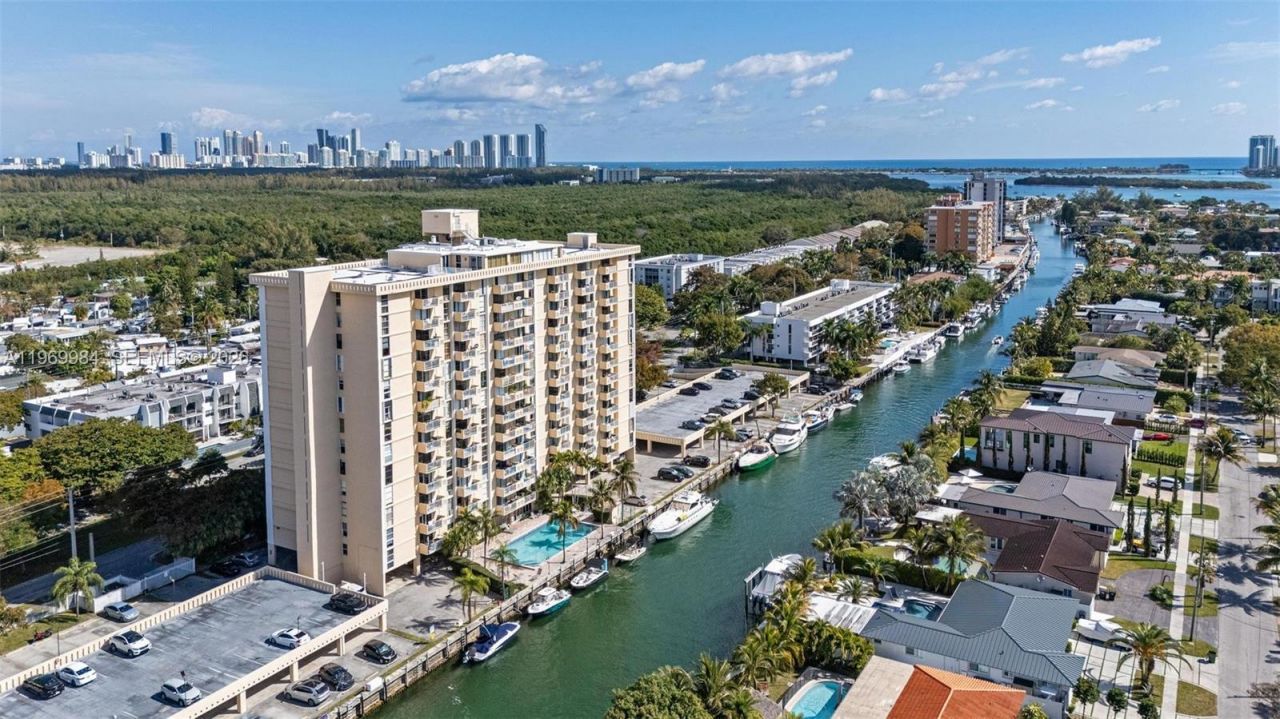 2350 NE 135th St , Unit 811, North Miami, FL 33181 Photo