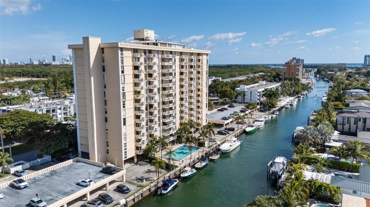 2350 NE 135th St , Unit 811, North Miami, FL 33181 Photo