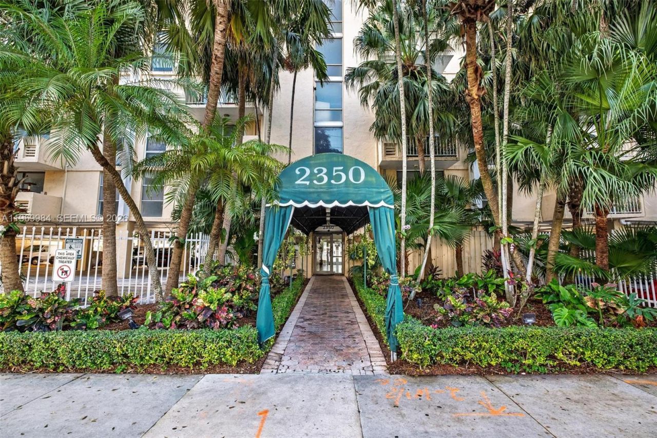 2350 NE 135th St , Unit 811, North Miami, FL 33181 Photo