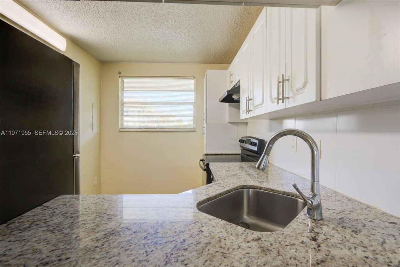 7450 NW 17th St, Unit 205, Plantation, FL 33313 Photo