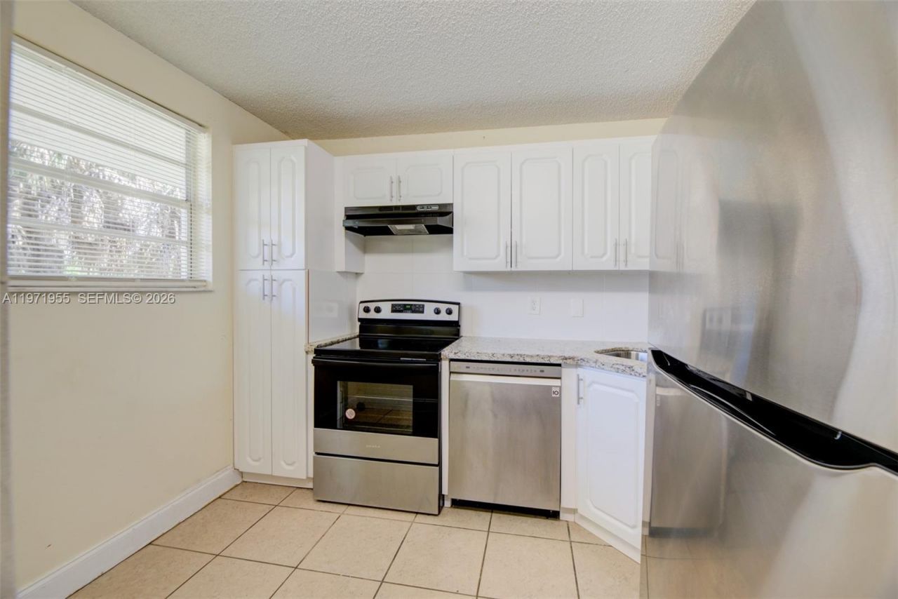 7450 NW 17th St, Unit 205, Plantation, FL 33313 Photo