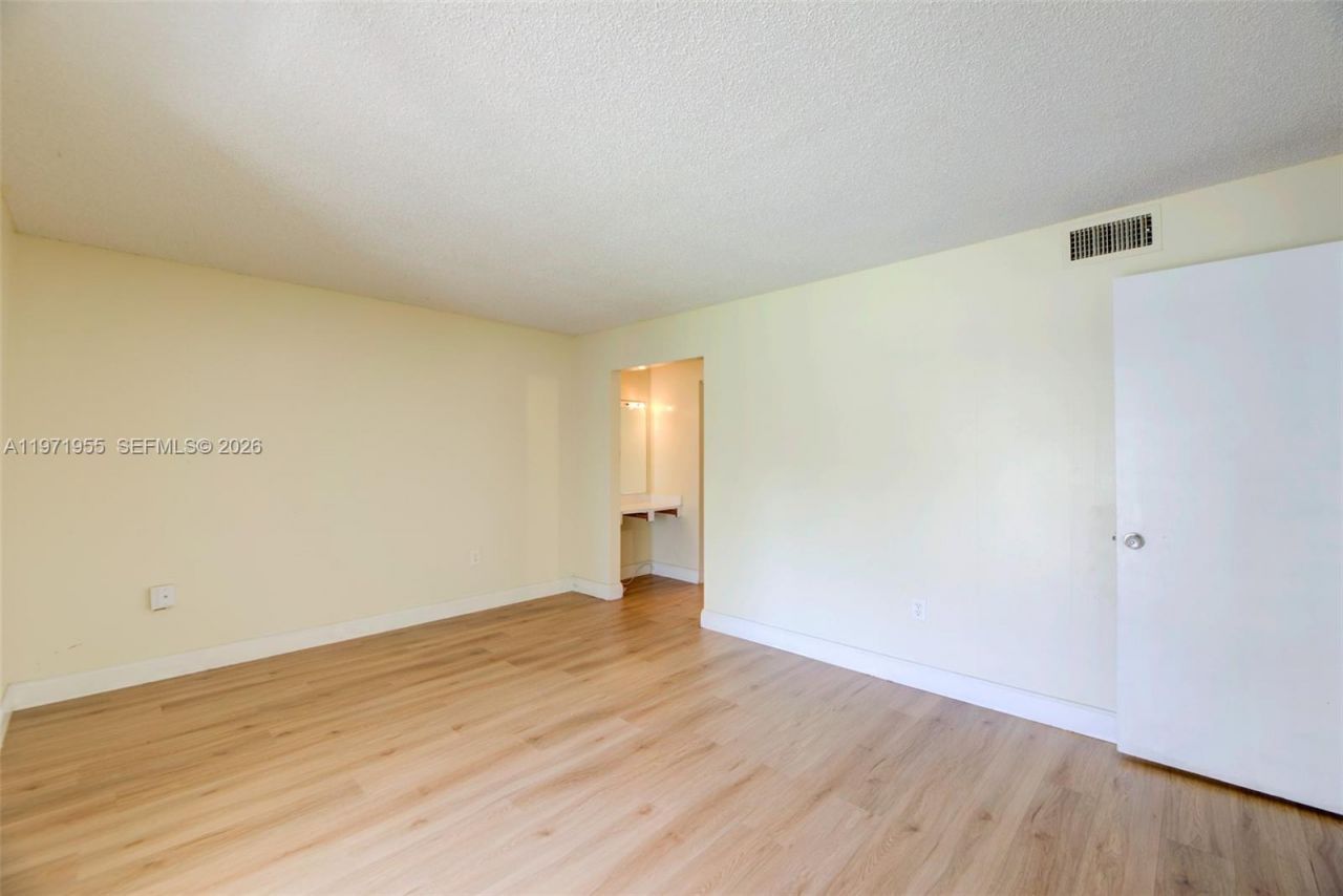 7450 NW 17th St, Unit 205, Plantation, FL 33313 Photo