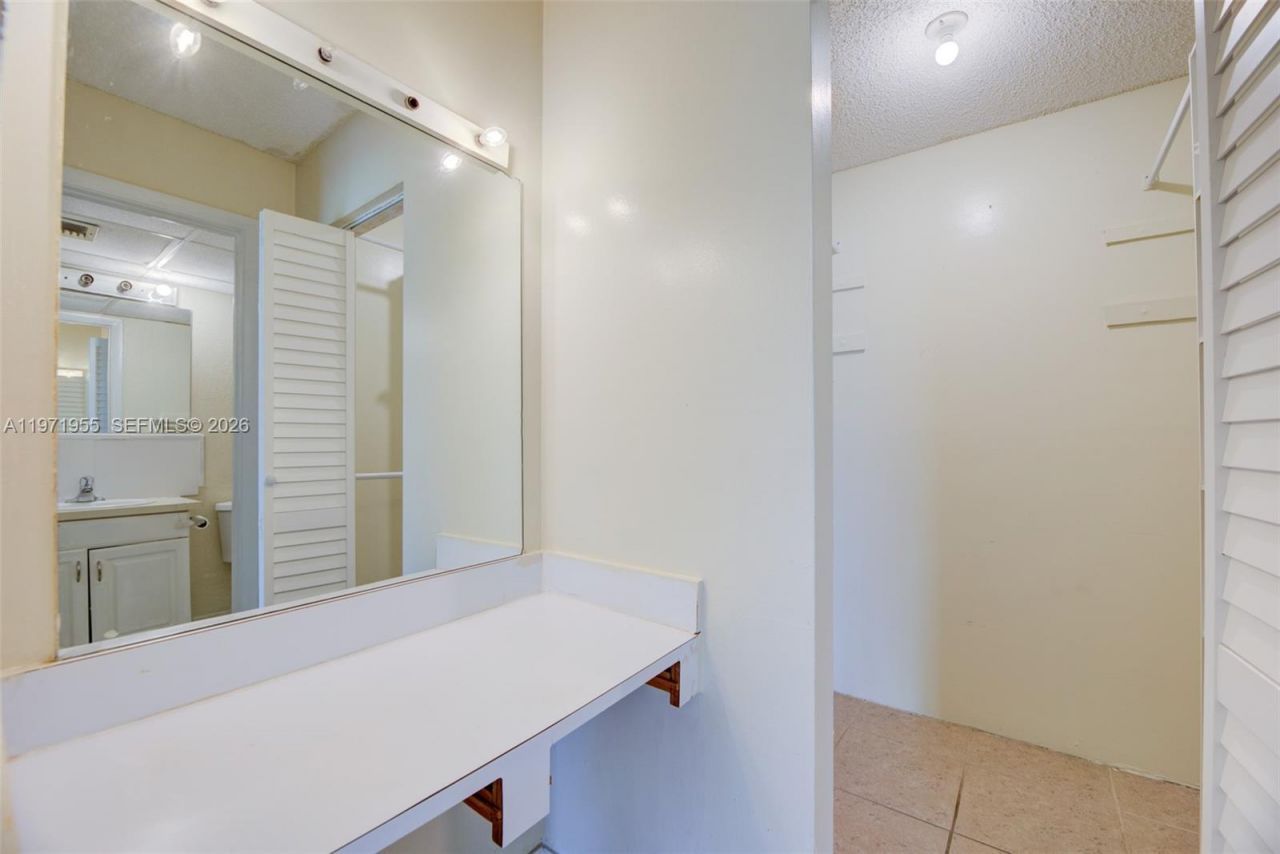 7450 NW 17th St, Unit 205, Plantation, FL 33313 Photo