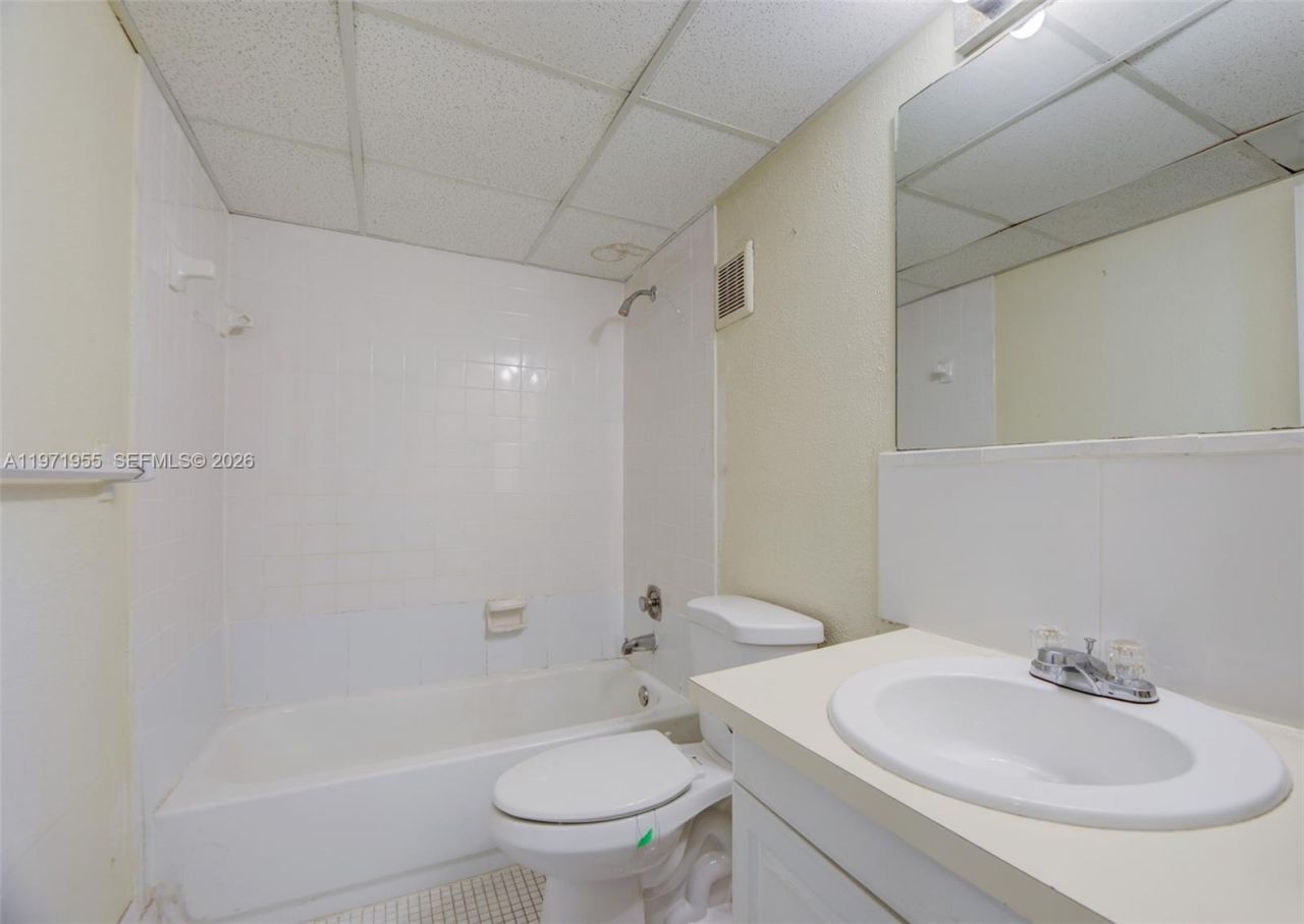 7450 NW 17th St, Unit 205, Plantation, FL 33313 Photo