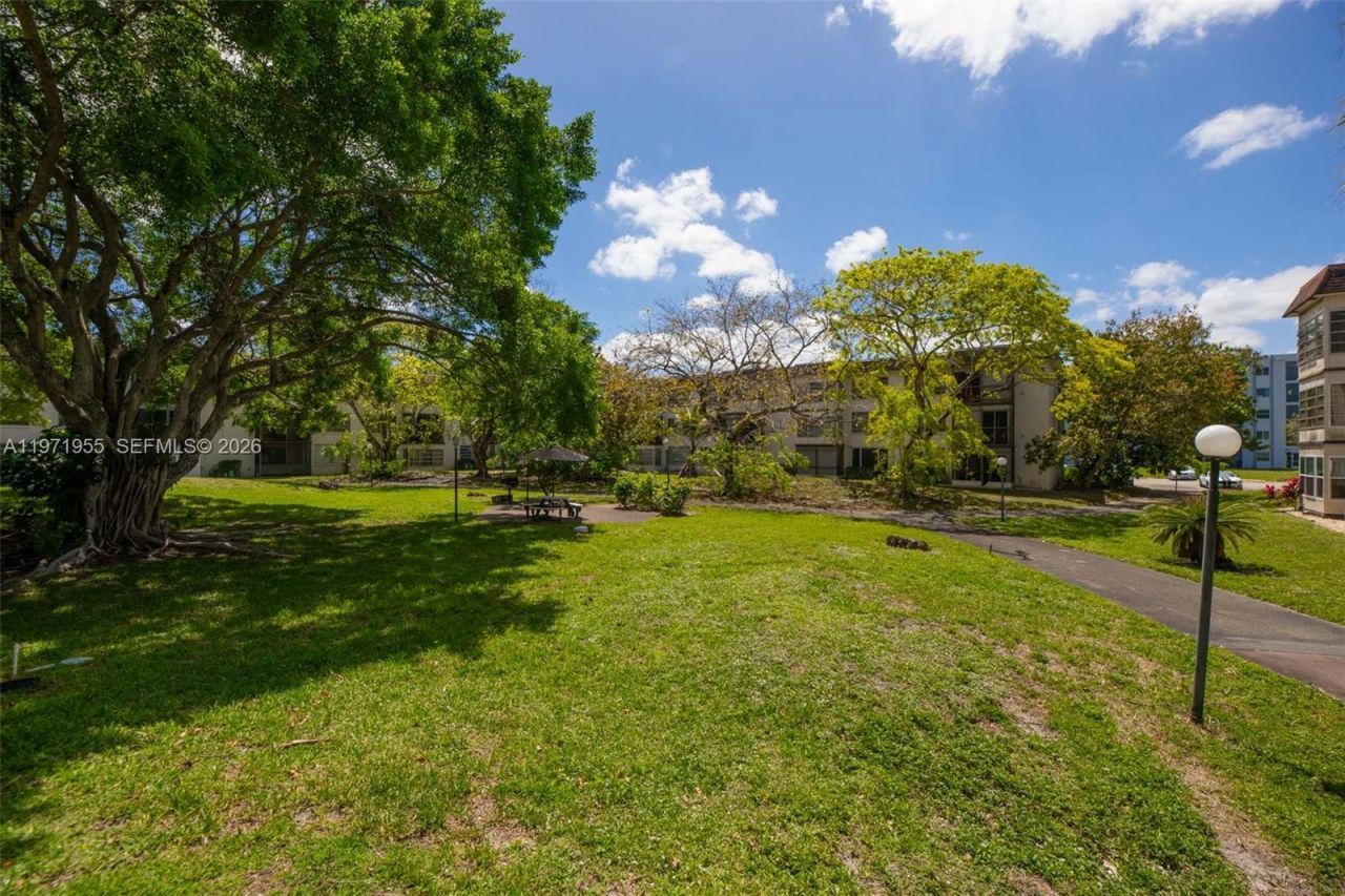 7450 NW 17th St, Unit 205, Plantation, FL 33313 Photo