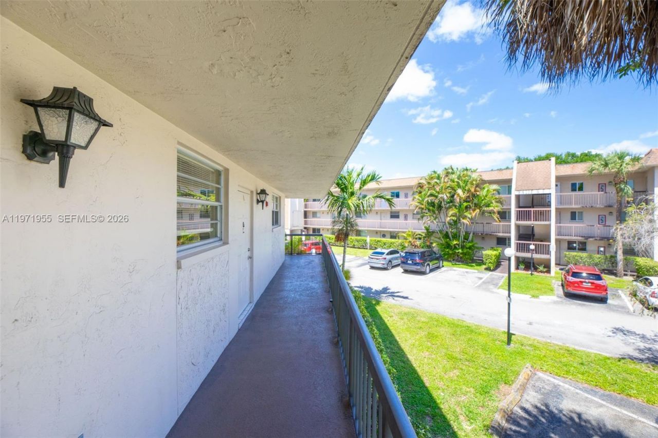7450 NW 17th St, Unit 205, Plantation, FL 33313 Photo