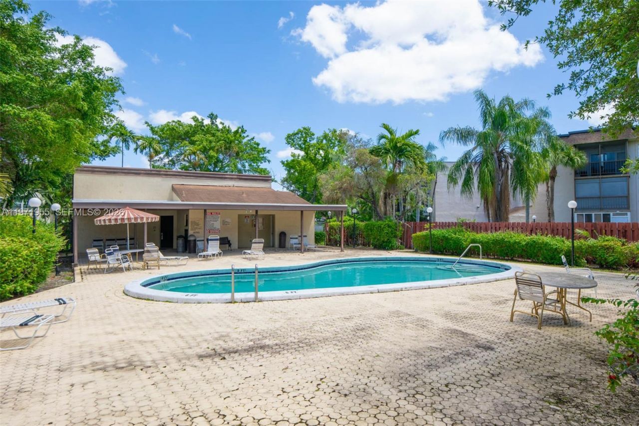 7450 NW 17th St, Unit 205, Plantation, FL 33313 Photo