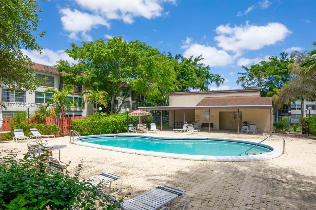 7450 NW 17th St, Unit 205, Plantation, FL 33313 Photo