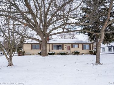 1465 N Pontiac Trail, Walled Lake, MI 48390