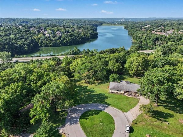 6501 NW Valley View Drive, Parkville, MO 64152