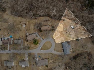 6501 NW Valley View Drive, Parkville, MO 64152