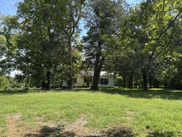 2445 N Commerce Rd , Lebanon, TN 37090