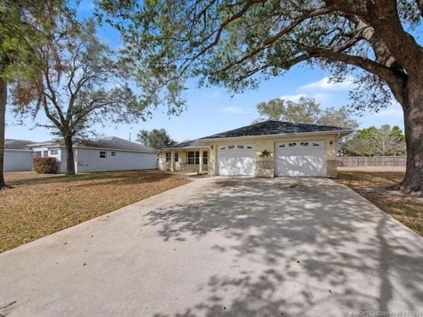 401 SW Ridgecrest Drive, Port St Lucie, FL 34953