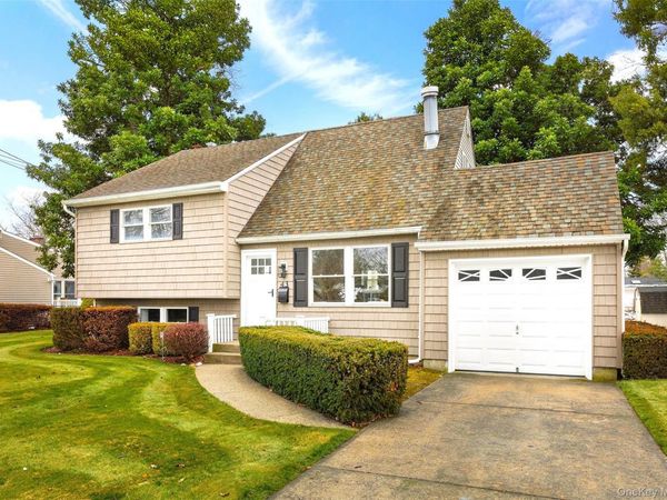 43 Circuit Road, Bellport Village, NY 11713