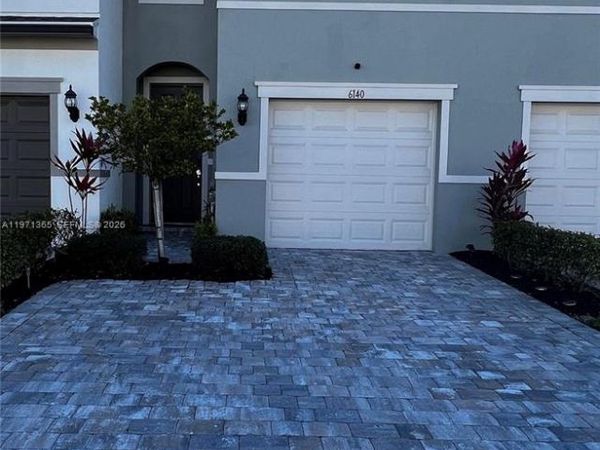 6140 Planta Ln, Unit 6140, Green Acres, FL 33415