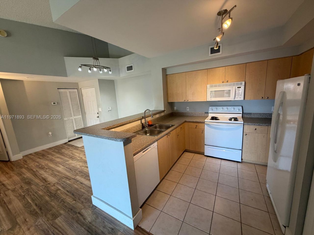 7930 N Nob Hill Rd, Unit 304, Tamarac, FL 33321 Photo