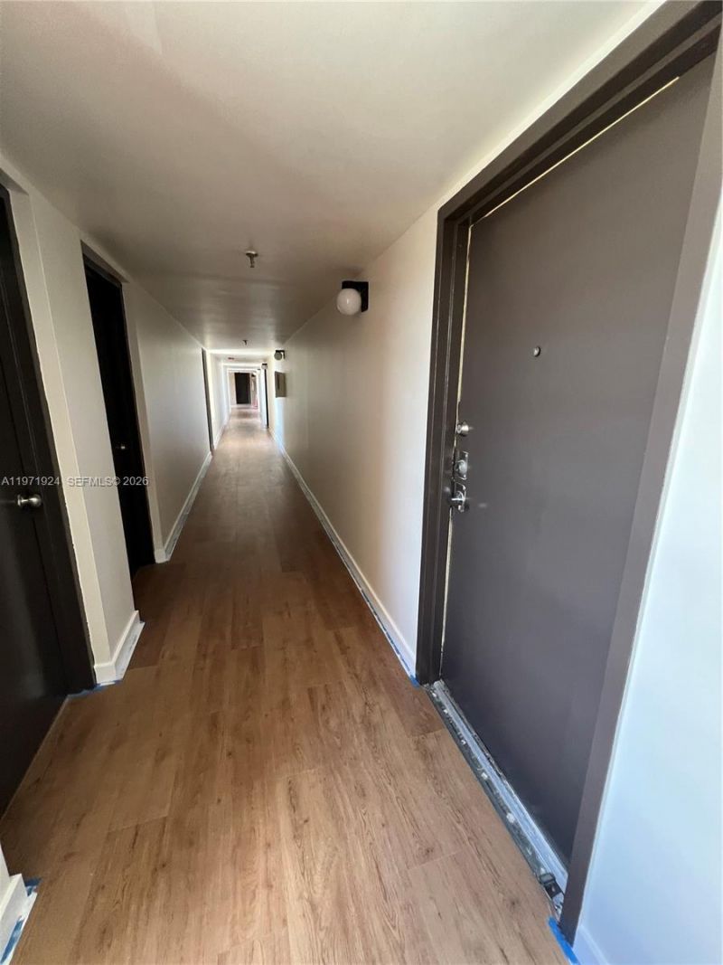 9686 Fontainebleau Blvd , Unit 402, Miami, FL 33172 Photo