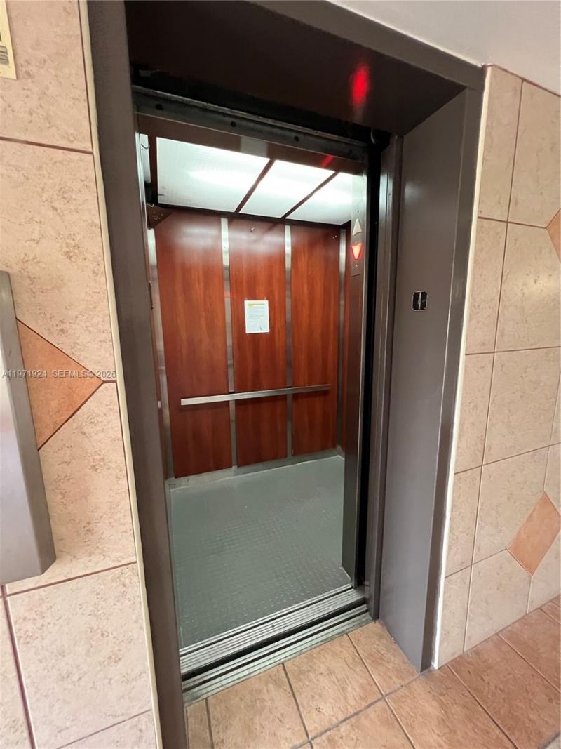 9686 Fontainebleau Blvd , Unit 402, Miami, FL 33172 Photo