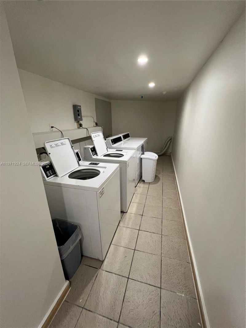 9686 Fontainebleau Blvd , Unit 402, Miami, FL 33172 Photo