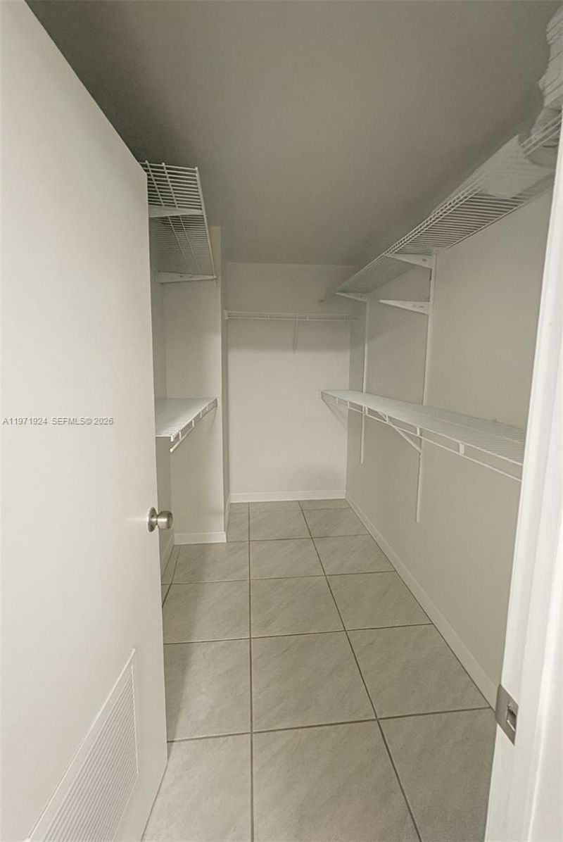 9686 Fontainebleau Blvd , Unit 402, Miami, FL 33172 Photo