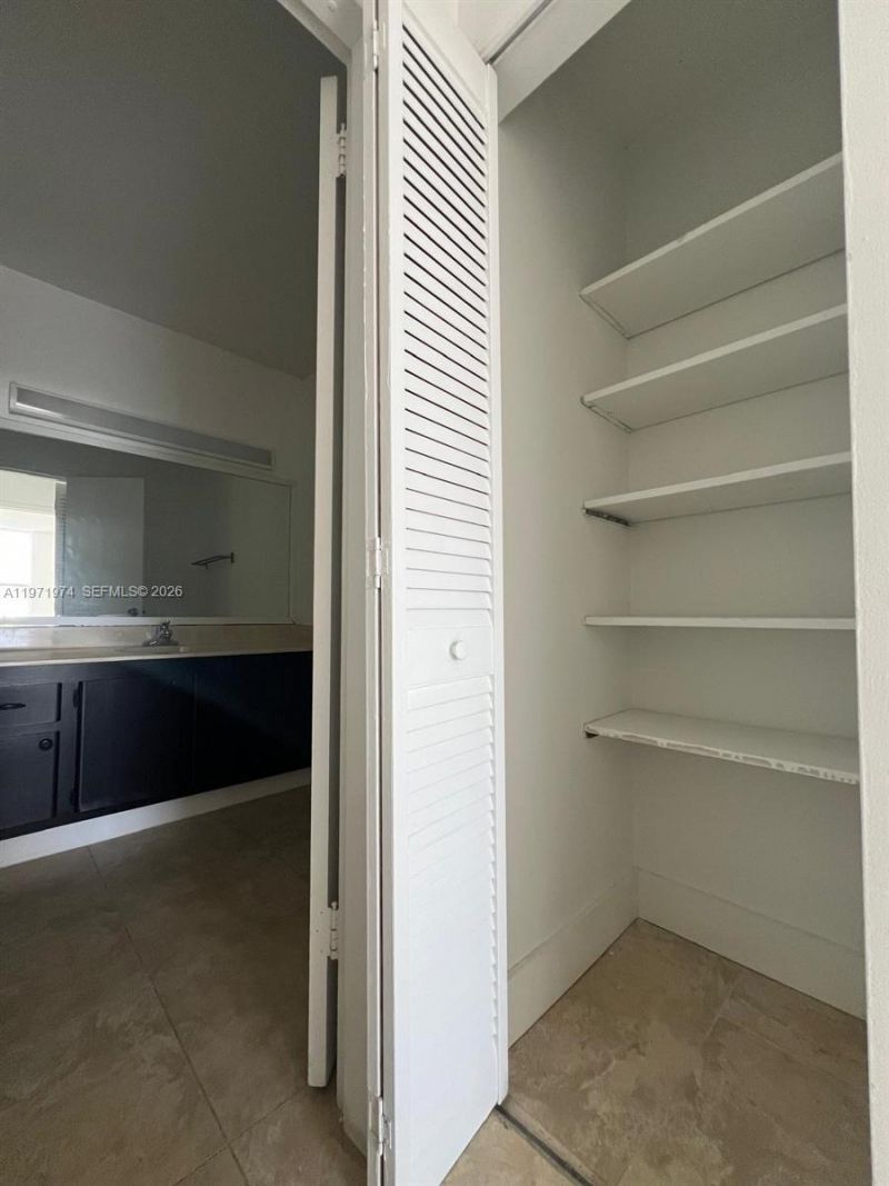 2000 NE 135th St, Unit 406, North Miami, FL 33181 Photo