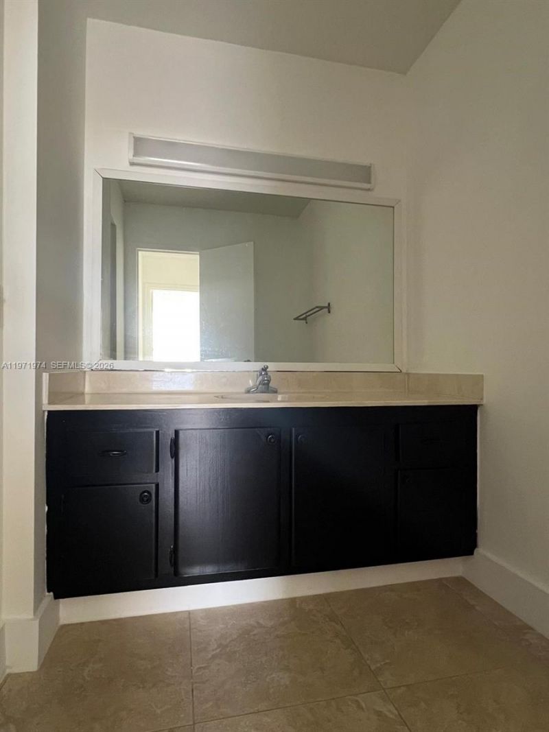 2000 NE 135th St, Unit 406, North Miami, FL 33181 Photo