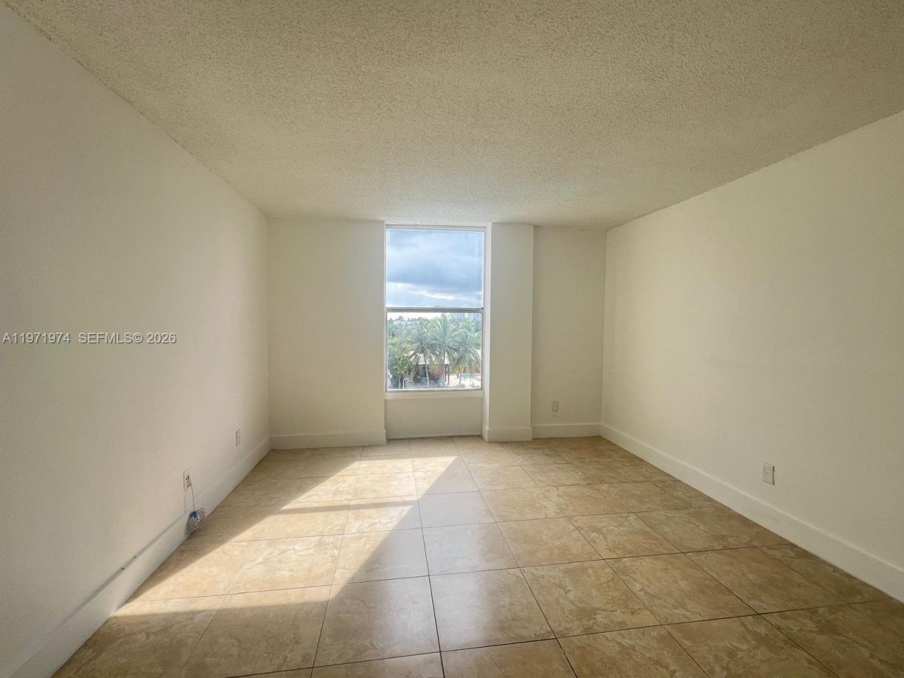 2000 NE 135th St, Unit 406, North Miami, FL 33181 Photo