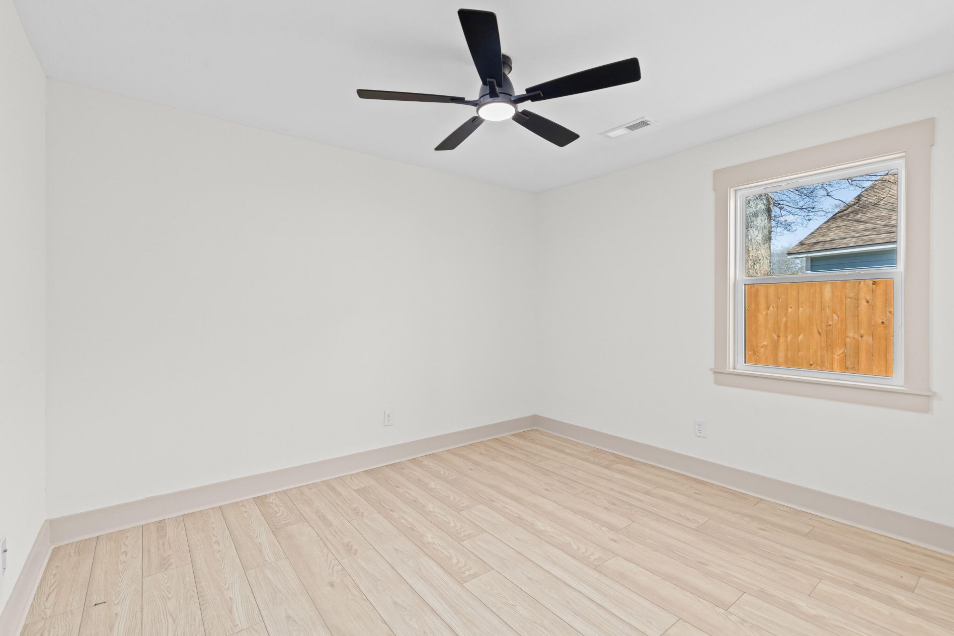 418 Carolina Circle Photo 24