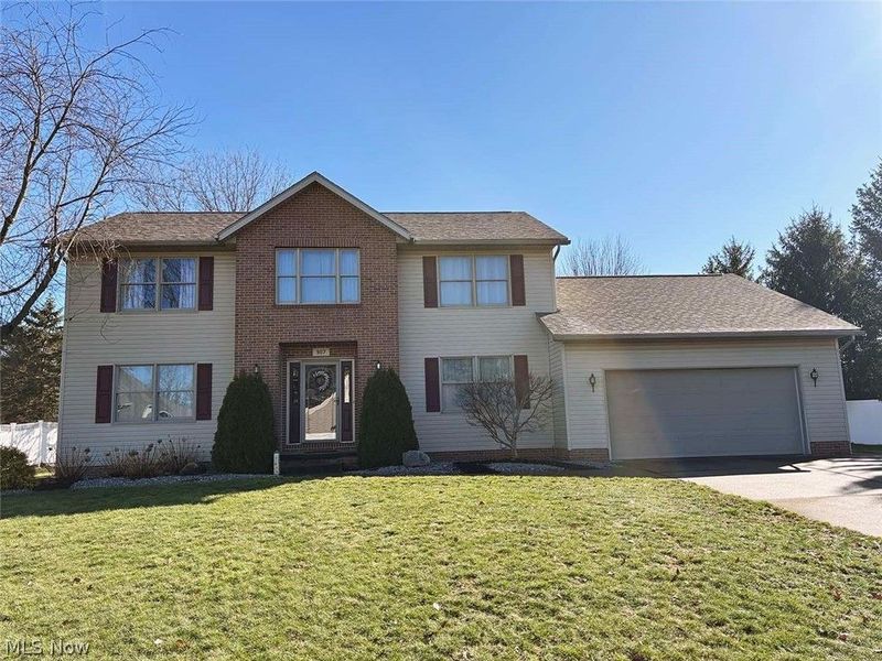 907 Park Village Drive, Louisville, OH 44641 Photo 2