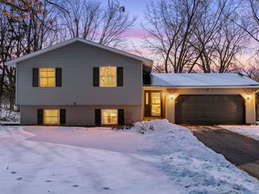 4109 Valentine Crest Road, Arden Hills, MN 55112