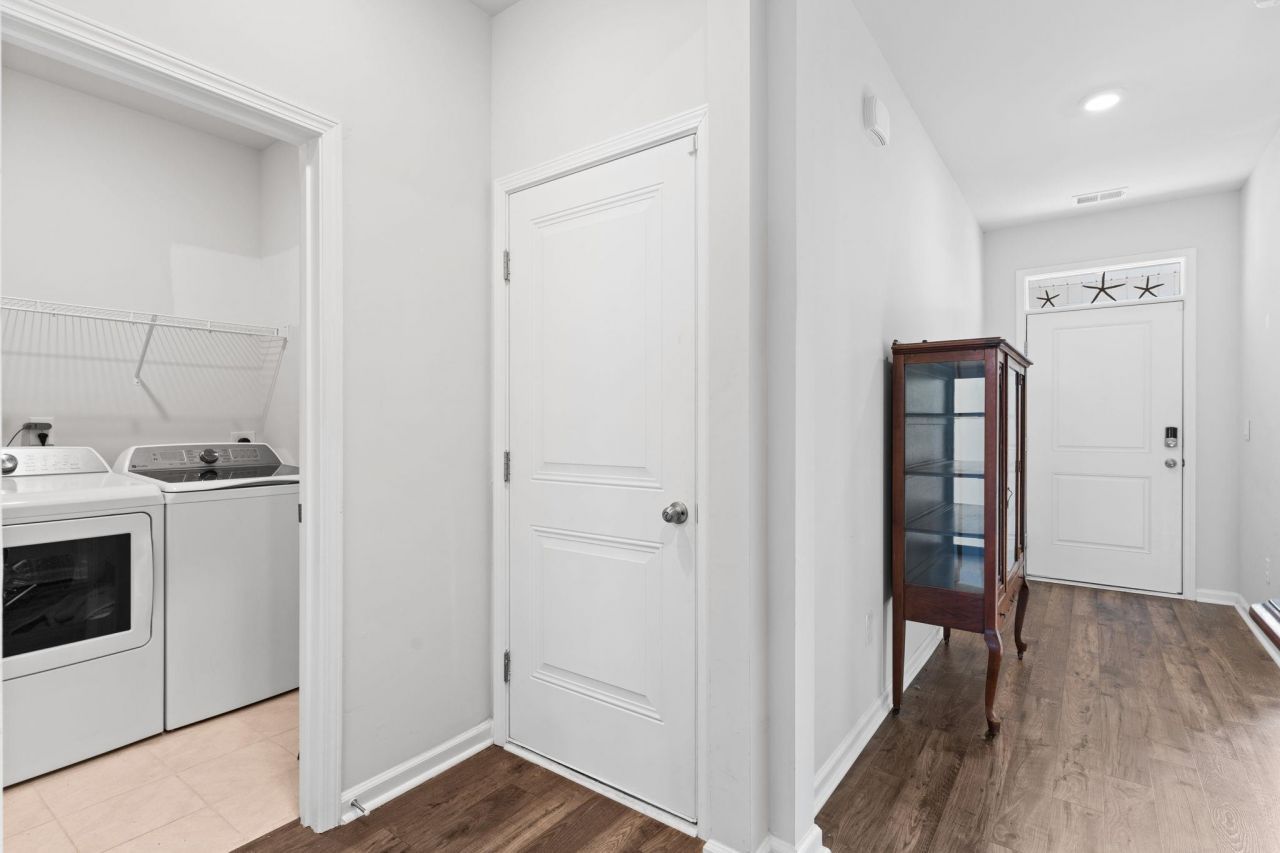 955 Irving Dr. Photo 10