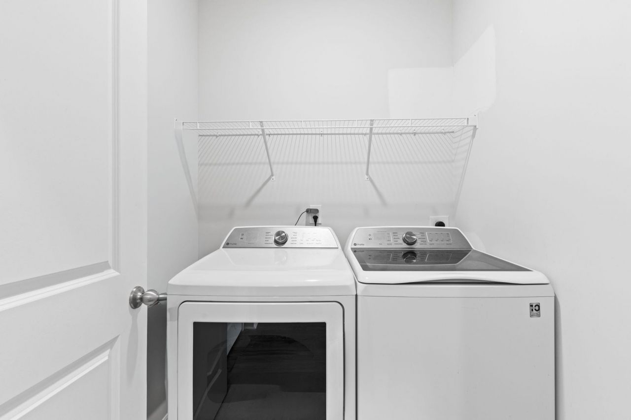 955 Irving Dr. Photo 11