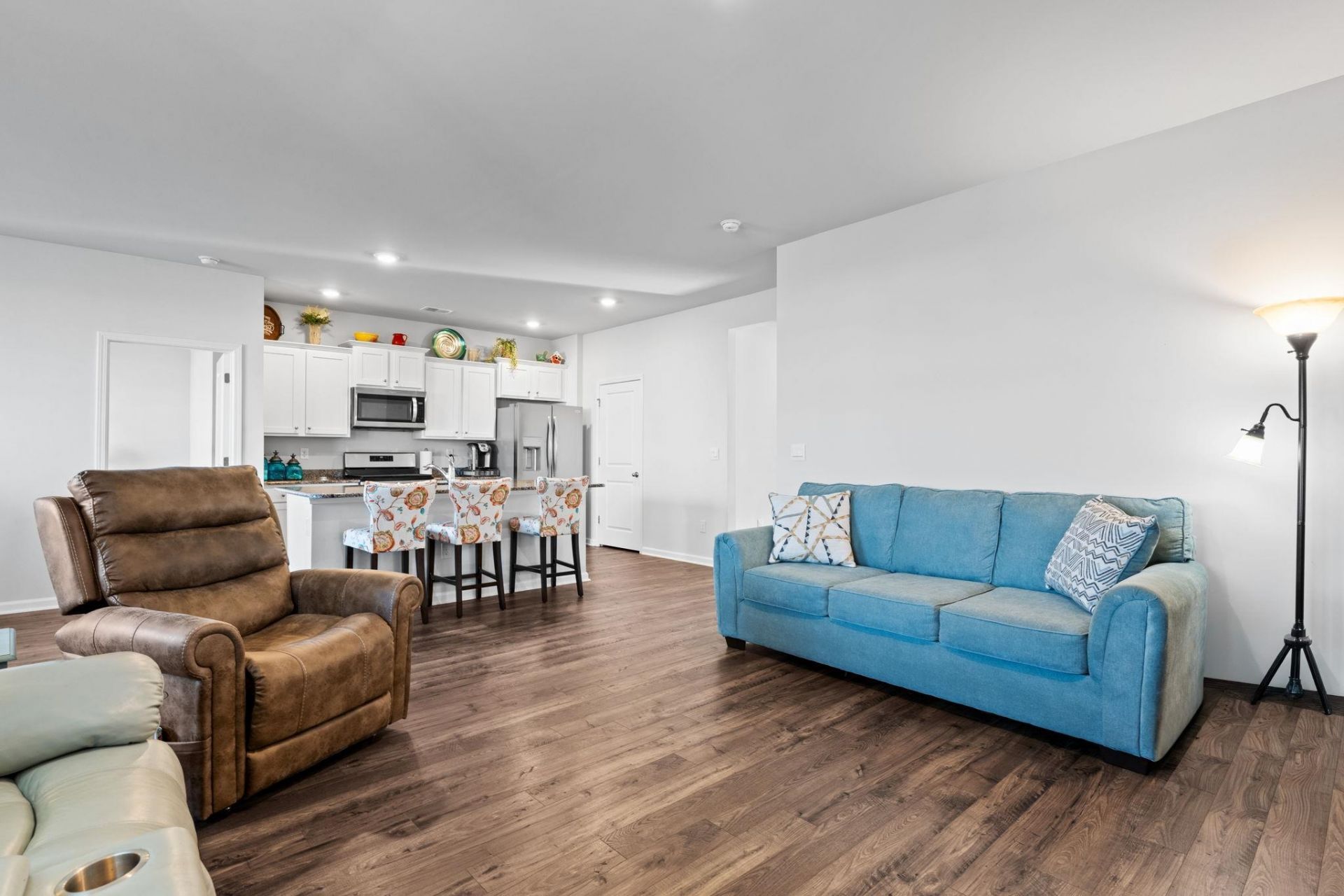 955 Irving Dr. Photo 12