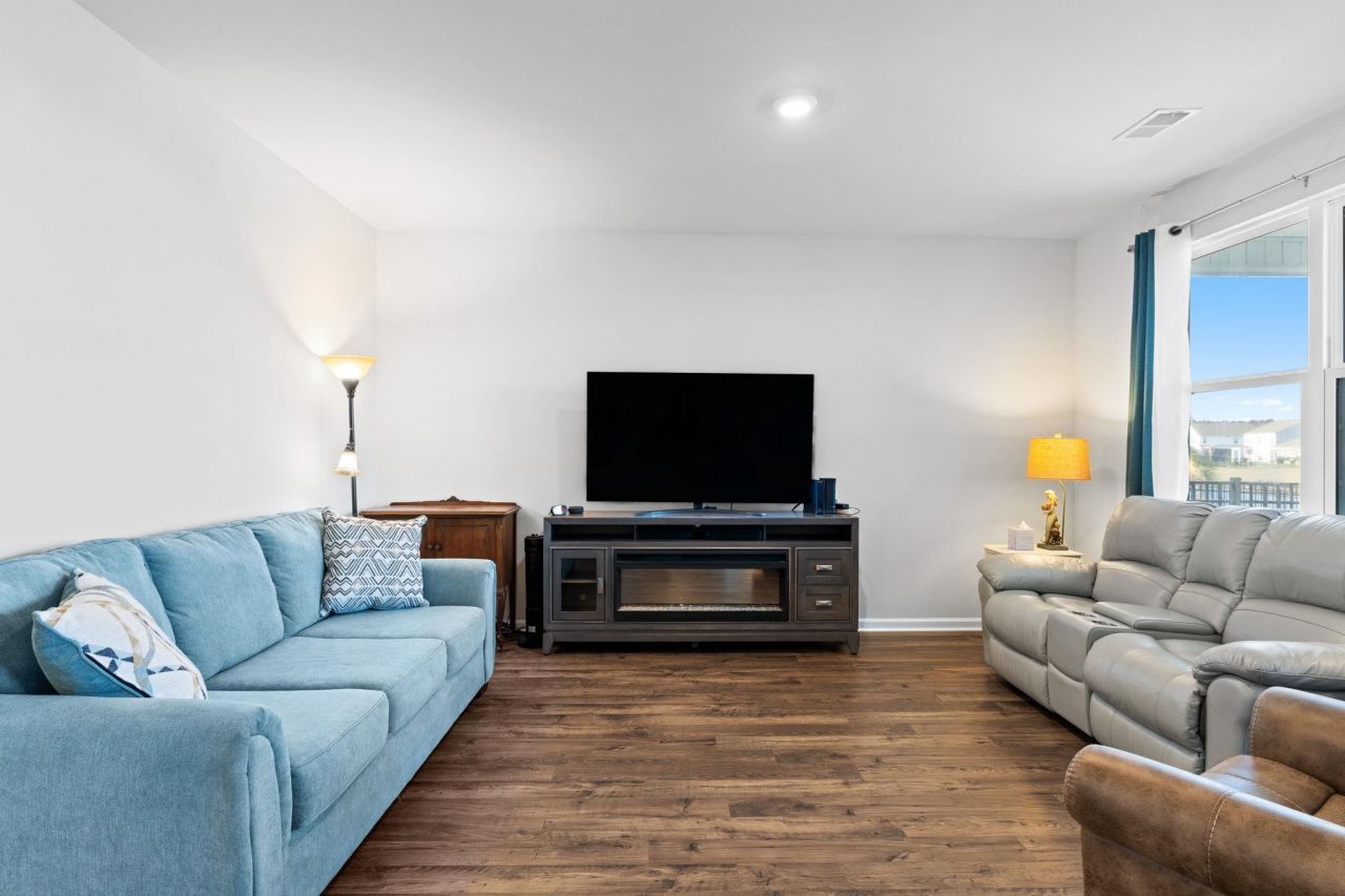 955 Irving Dr. Photo 12