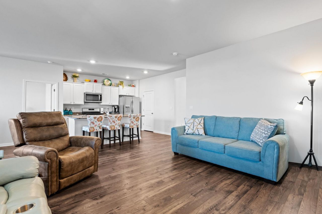 955 Irving Dr. Photo 13