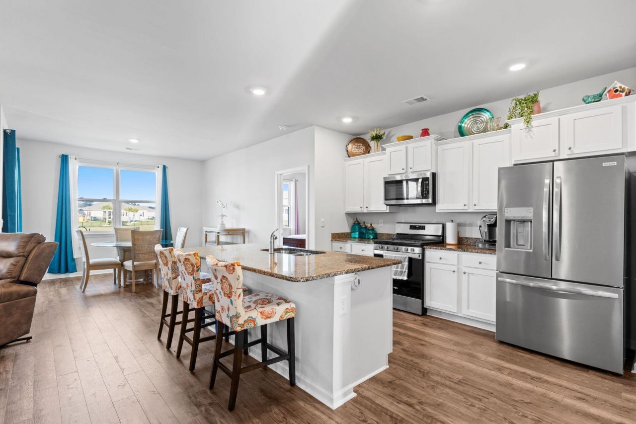 955 Irving Dr. Photo 6