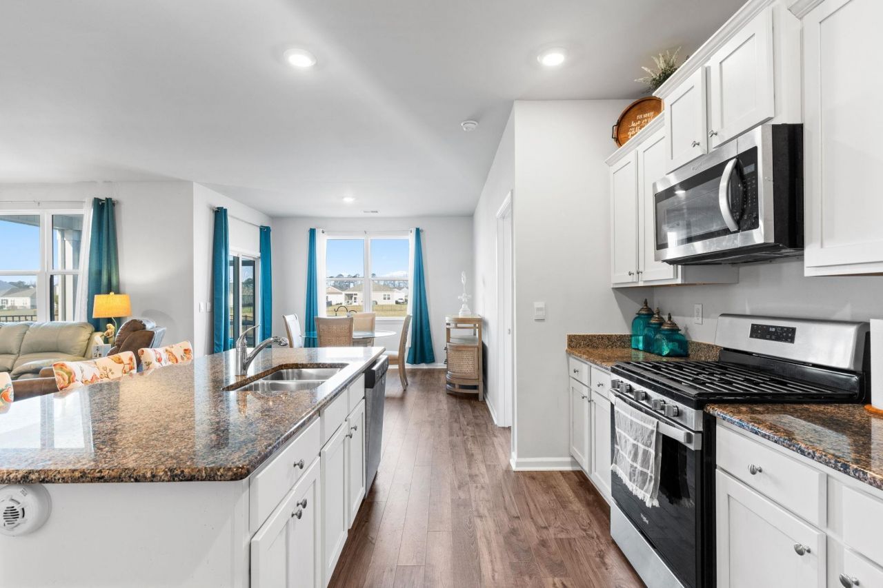 955 Irving Dr. Photo 7