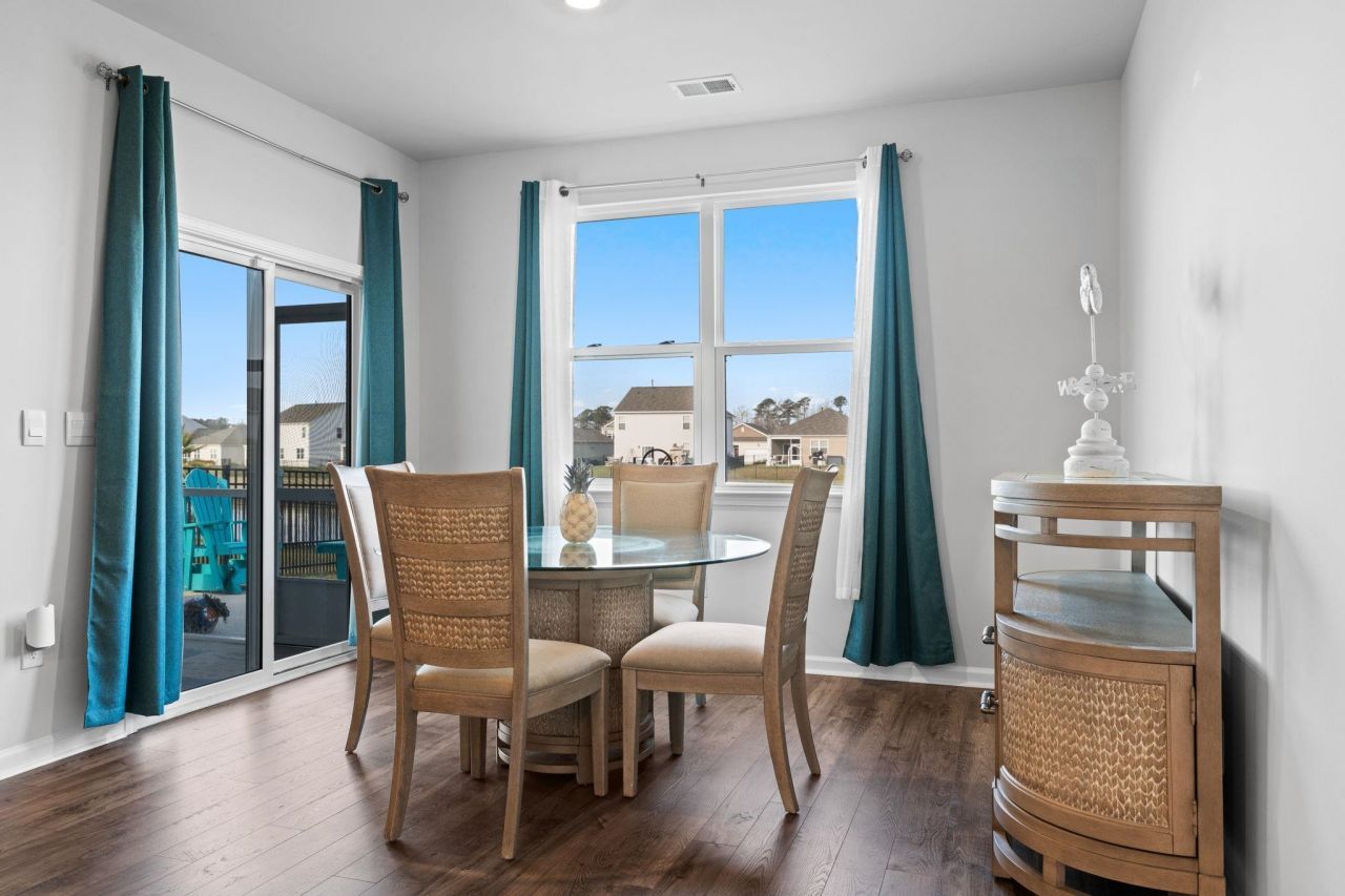 955 Irving Dr. Photo 8