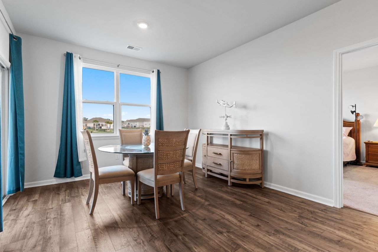 955 Irving Dr. Photo 9