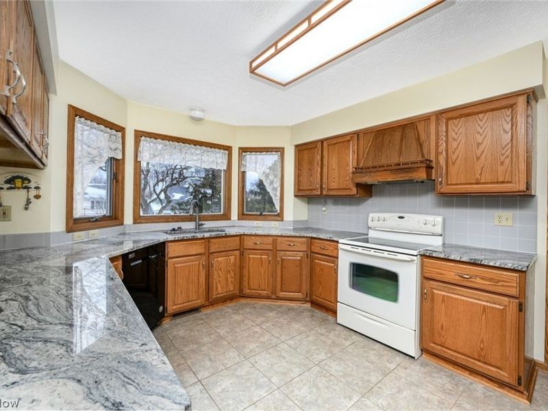 2138 Forest Oak Drive, Akron, OH 44312 Photo 21