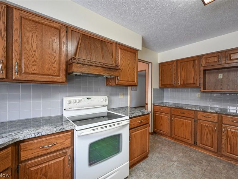 2138 Forest Oak Drive, Akron, OH 44312 Photo 23