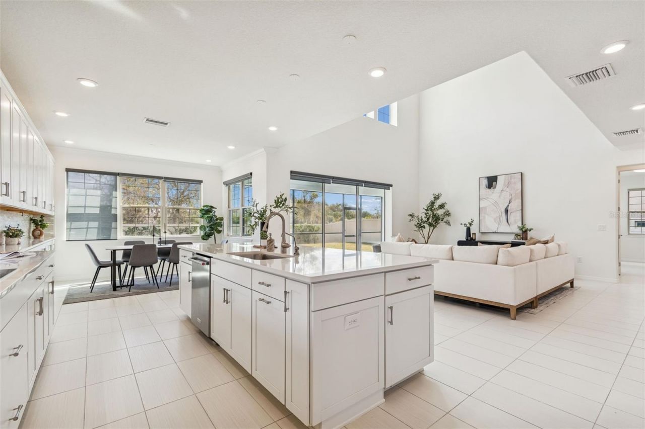 18937 Willowmore Cedar Drive, Lutz, FL 33558 Photo