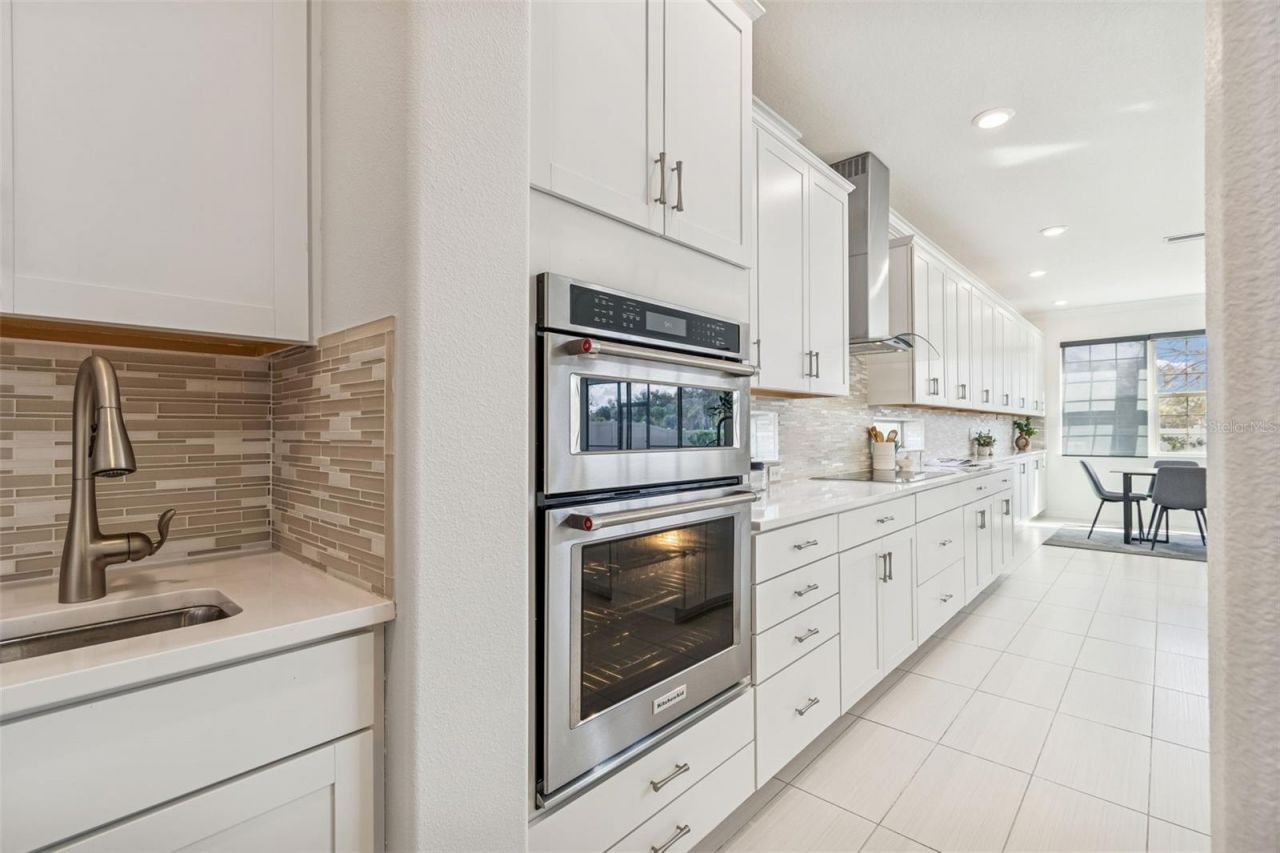 18937 Willowmore Cedar Drive, Lutz, FL 33558 Photo